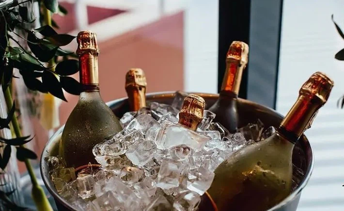 เคล็ดลับการเลือกถังแช่ไวน์ที่ช่วยรักษาอุณหภูมิและคงรสชาติไวน์ได้ดีที่สุด